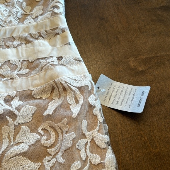 Tadashi Shoji Ivory and Nude Lace Cocktail Dress Women's Size 4 - Picture 16 of 16